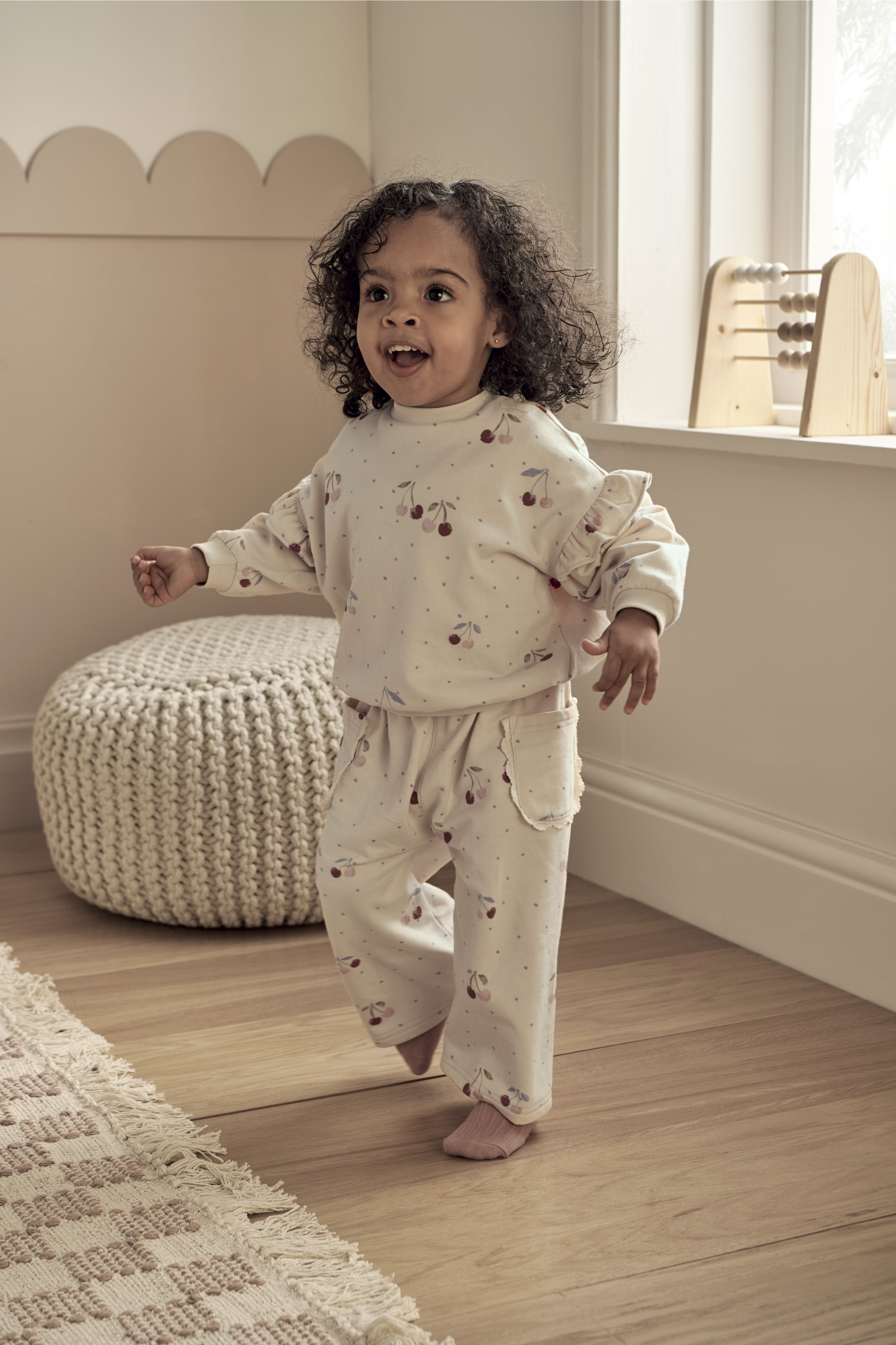 بنطال رياضي بنقشة كرز