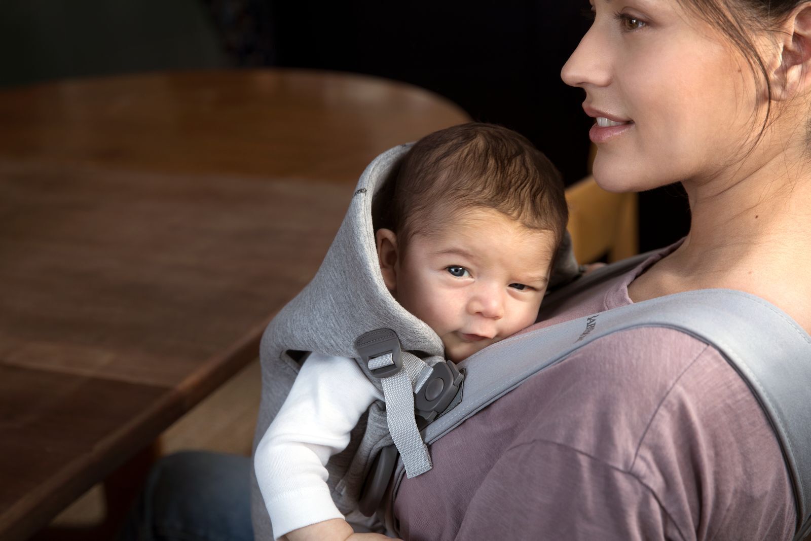 حمالة أطفال ميني من بيبي بيورن image number 5