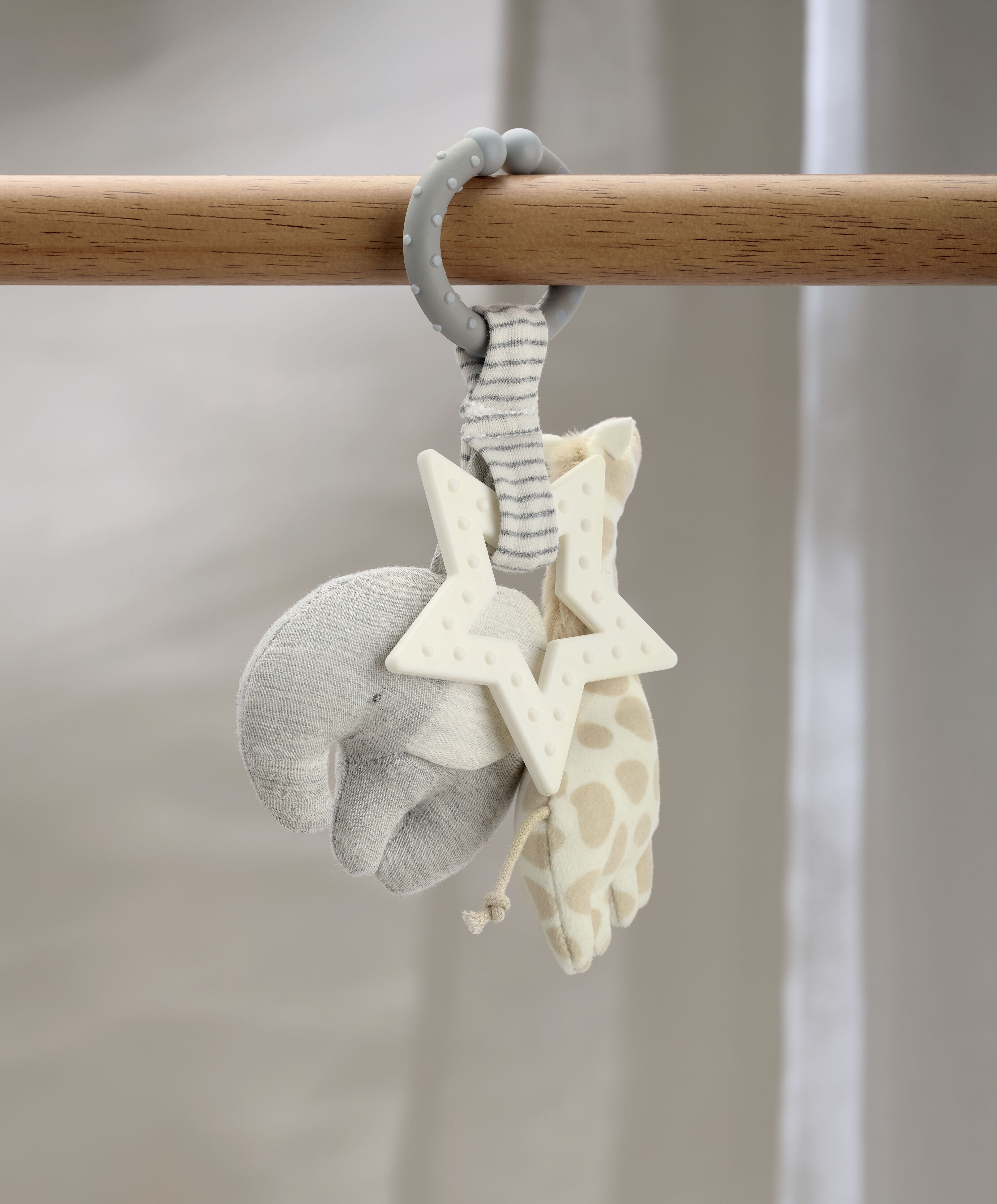 لعبة ويلكم تو ذا وورلد لينة صغيرة بتصميم حيوانات سفاري بحلقة