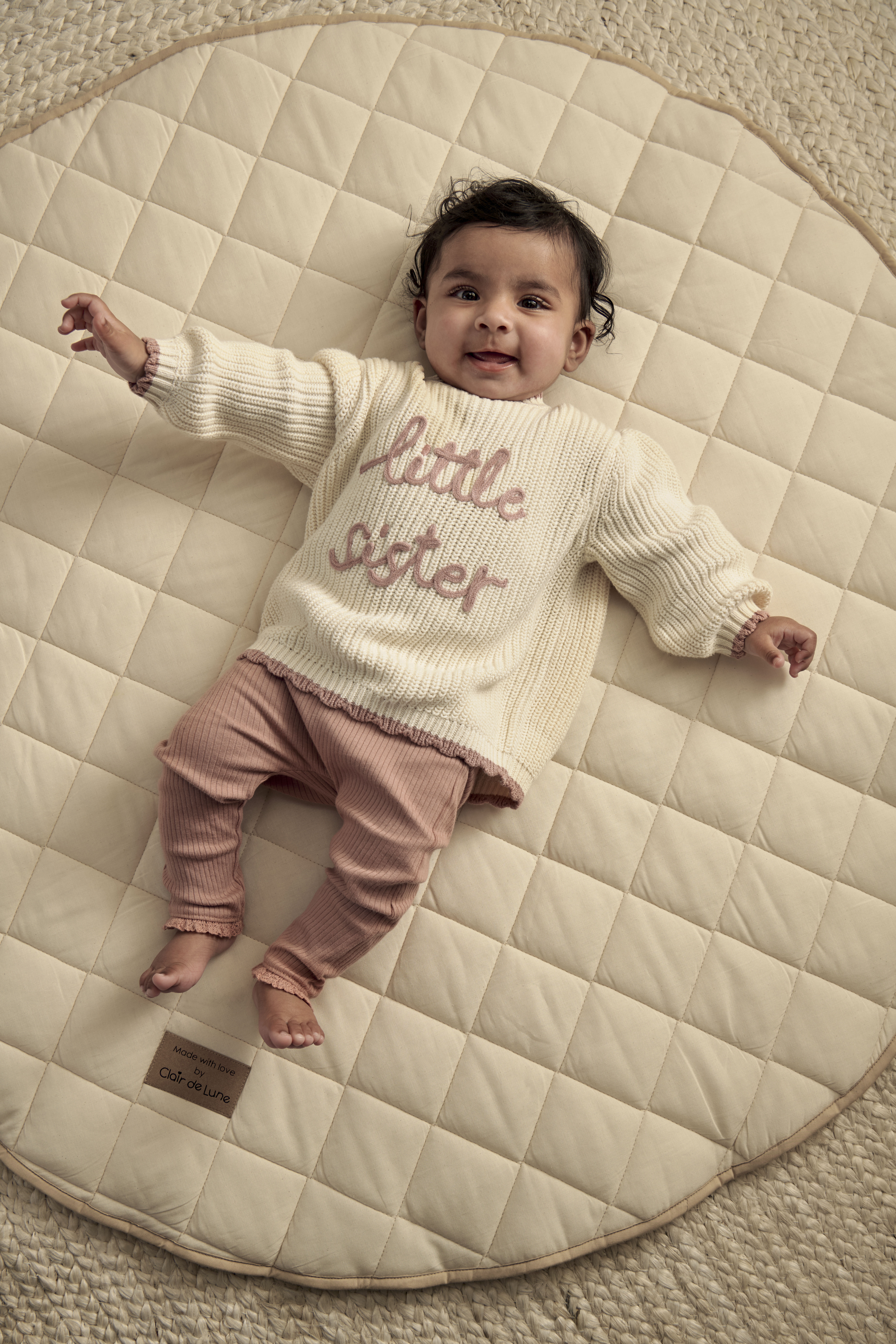 كنزة بتطريز "ليتل سيستر"