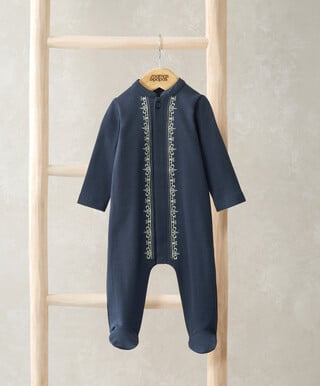 طقم الكل في واحد مطرز طقم الكل في واحد مطرز