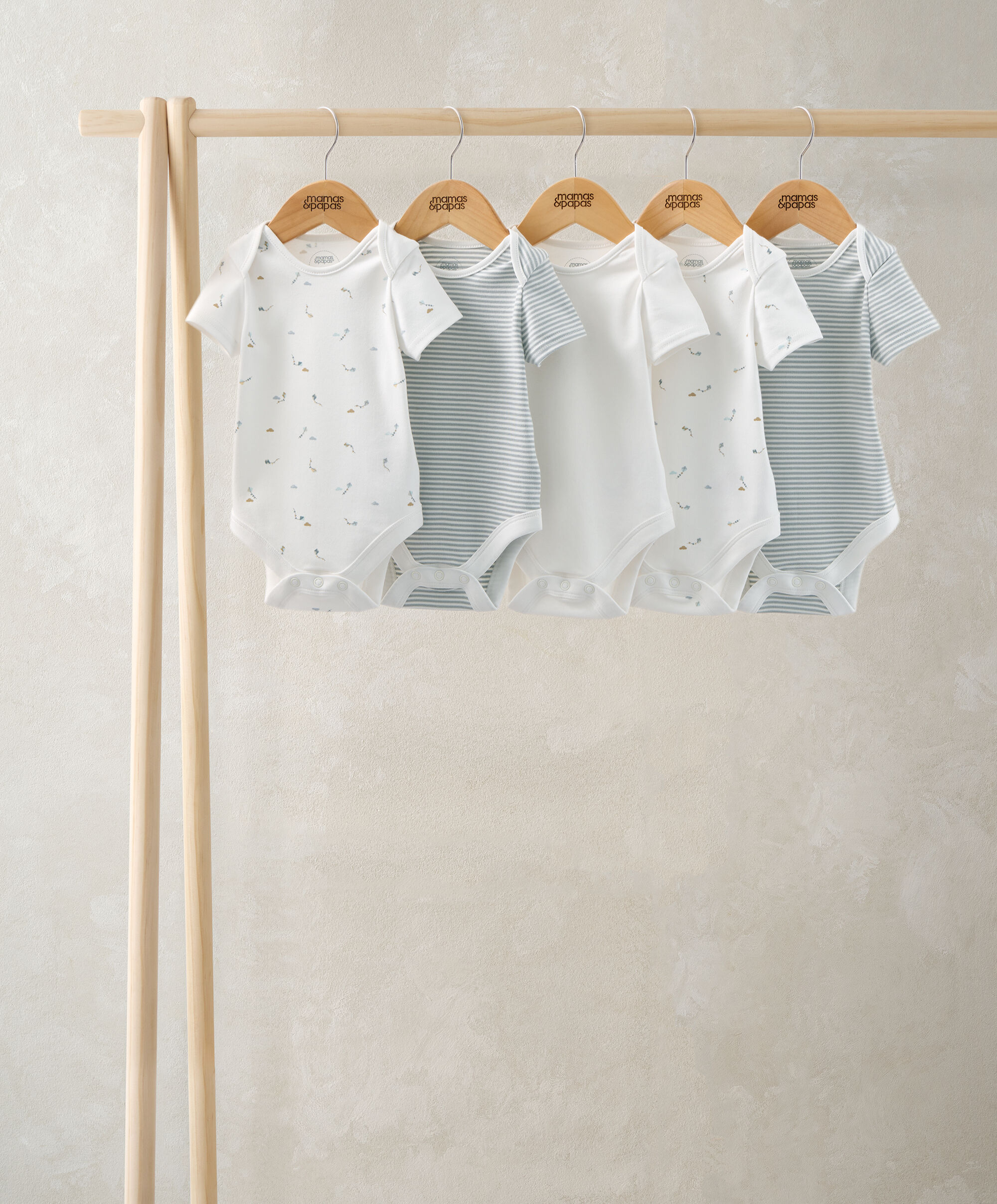 طقم بودي سوت بأكمام قصيرة ونقشة طائرات ورقية (5 قطع) image number 1