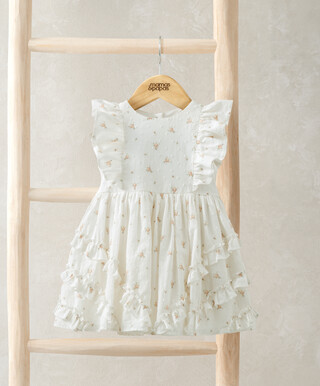 فستان بحافة بكشكش ونقشة زهور فستان بحافة بكشكش ونقشة زهور