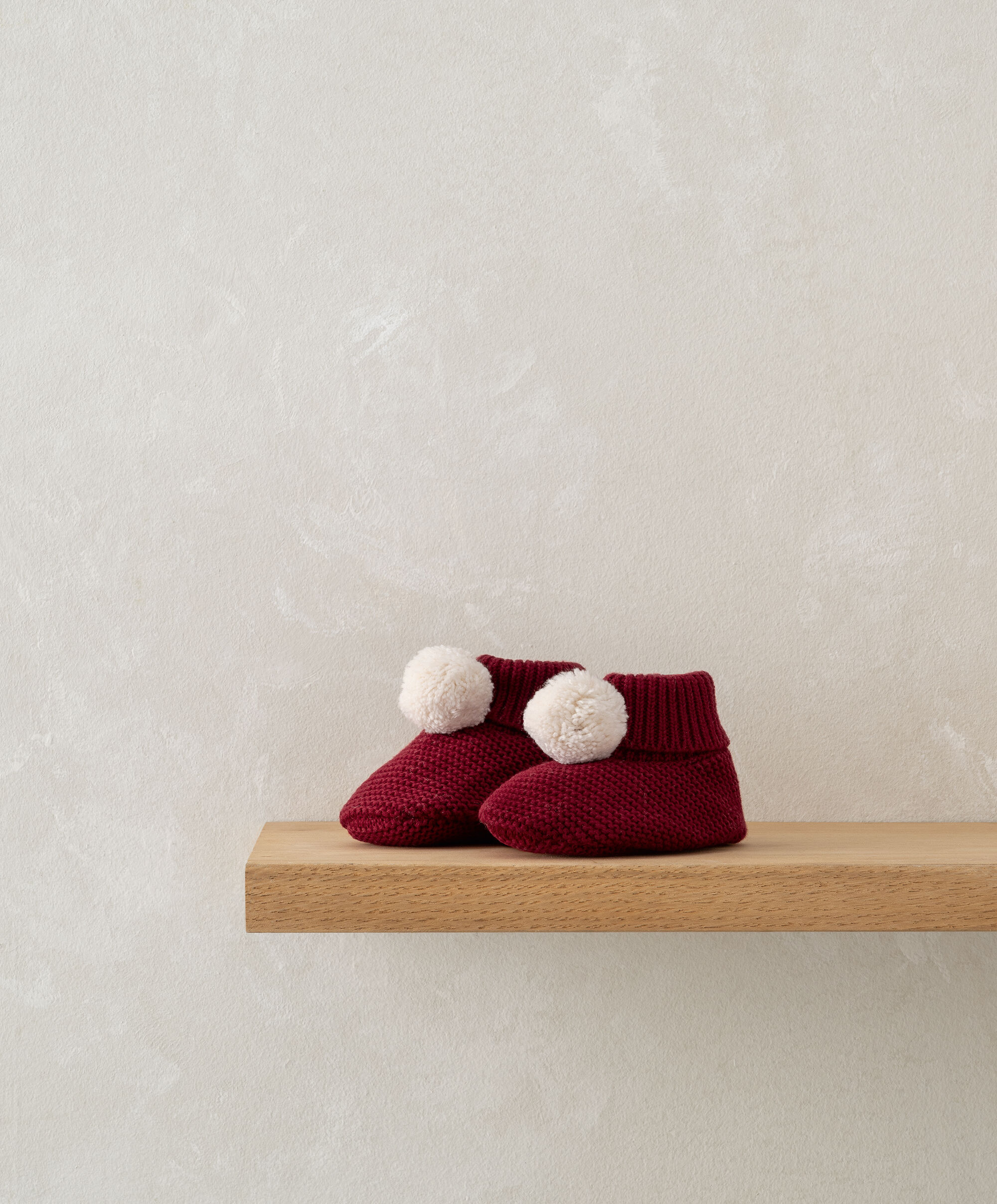 بوت أحمر بكرات بوم بوم image number 4