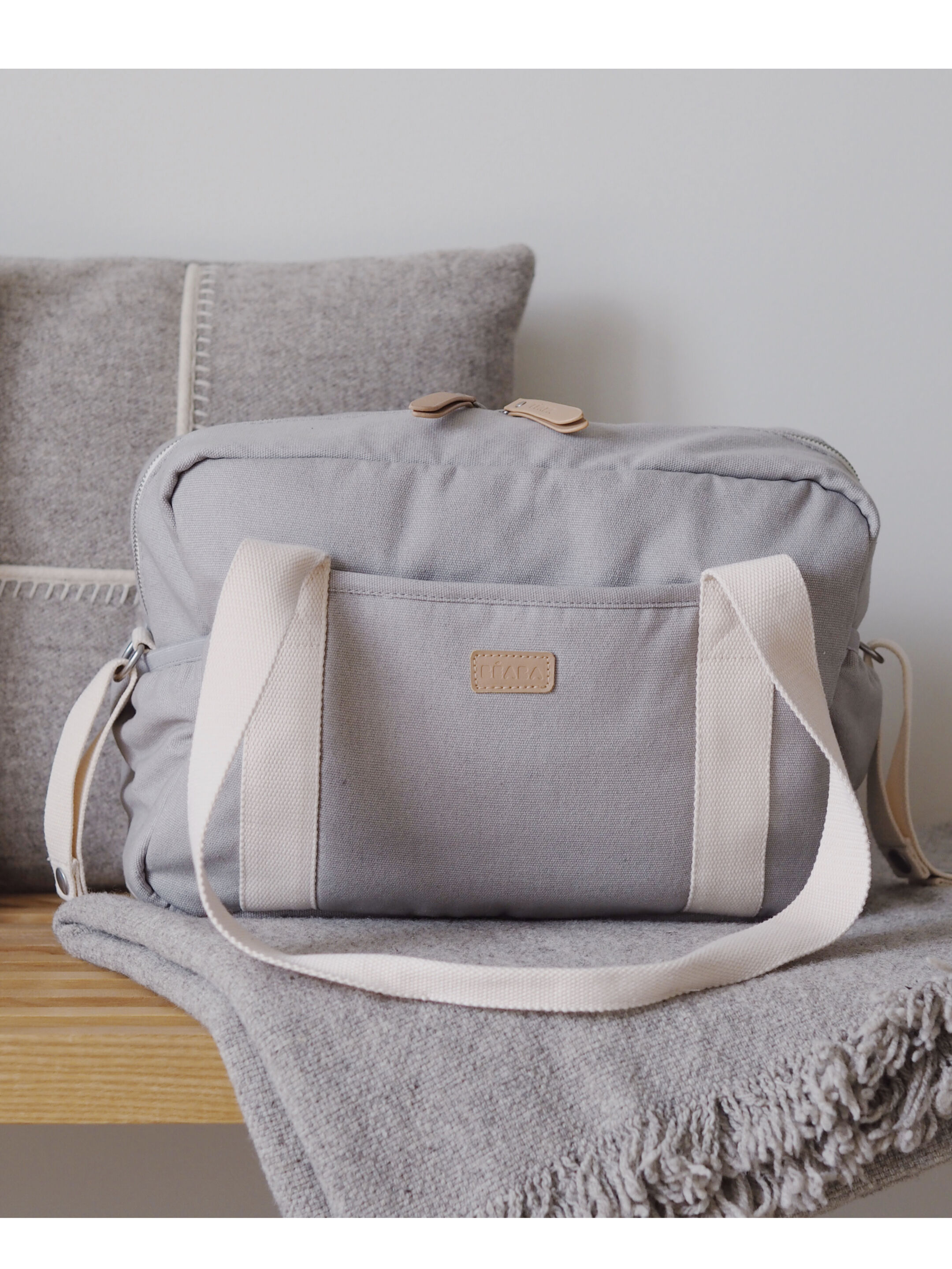 حقيبة تغيير باريس من بيبا - رمادي فاتح