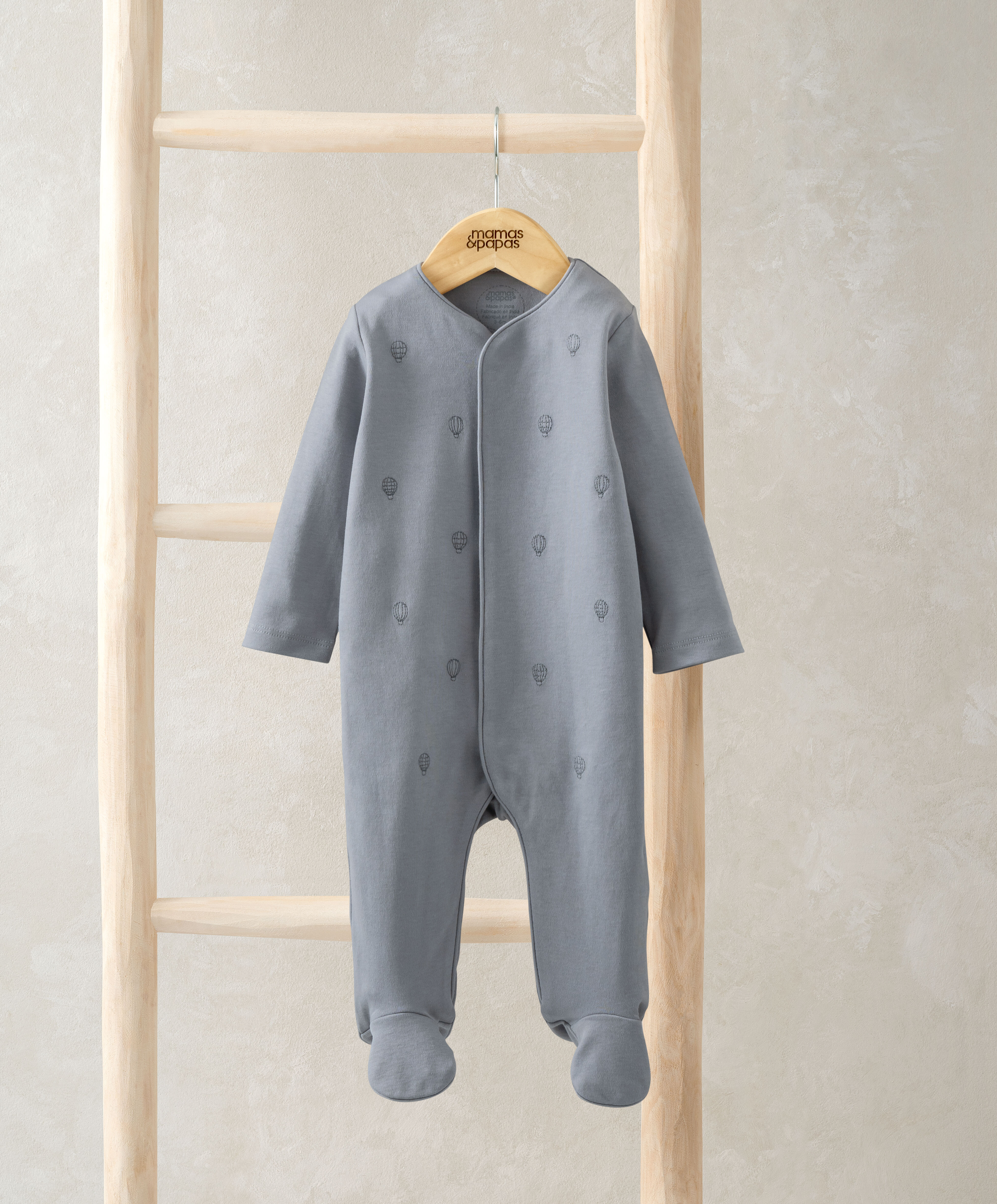 لباس الكل في واحد بتطريز منطاد 