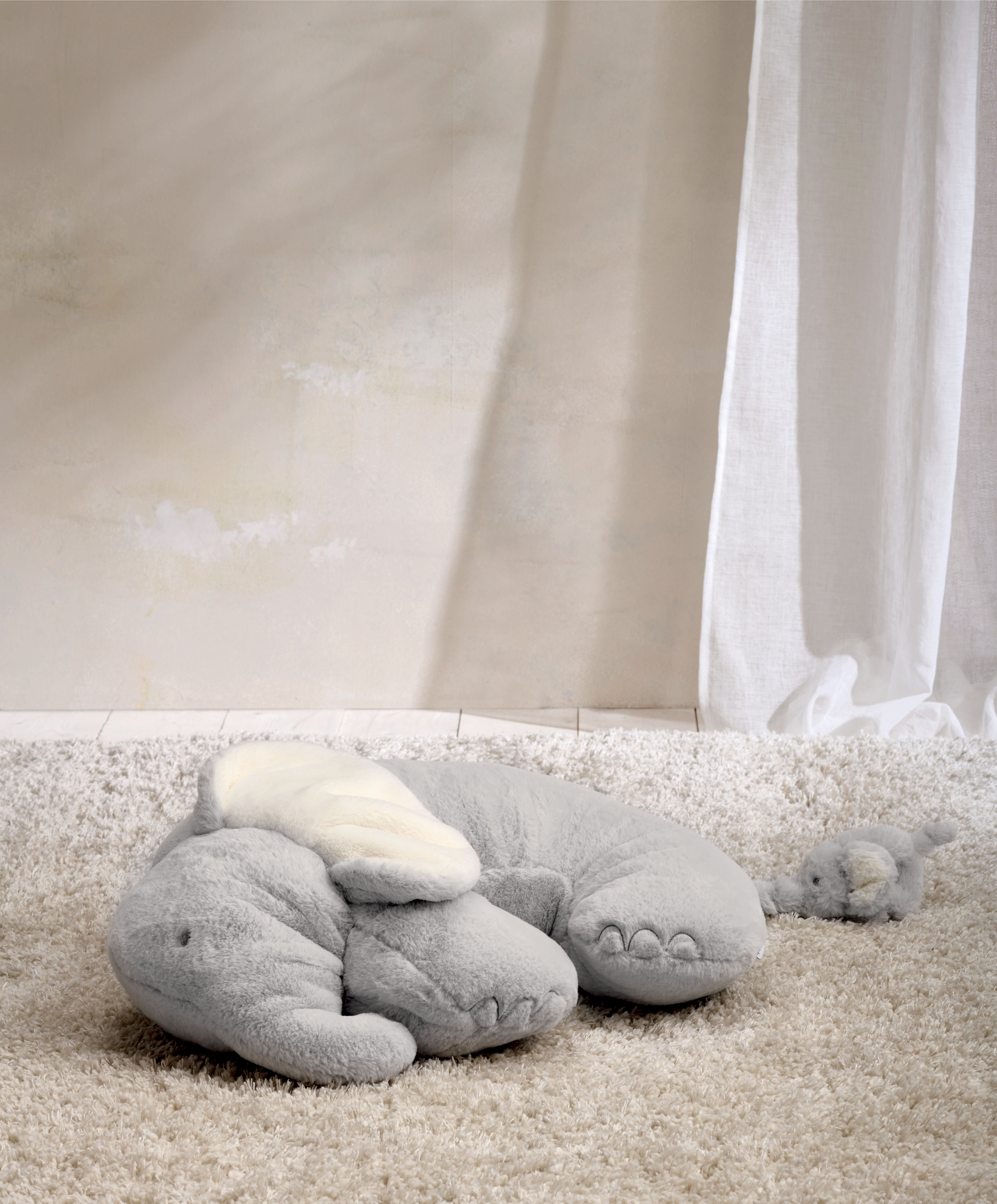 وسادة سناغل لأوقات الاستلقاء على البطن بتصميم فيل - ويلكم تو ذا وورلد image number 1