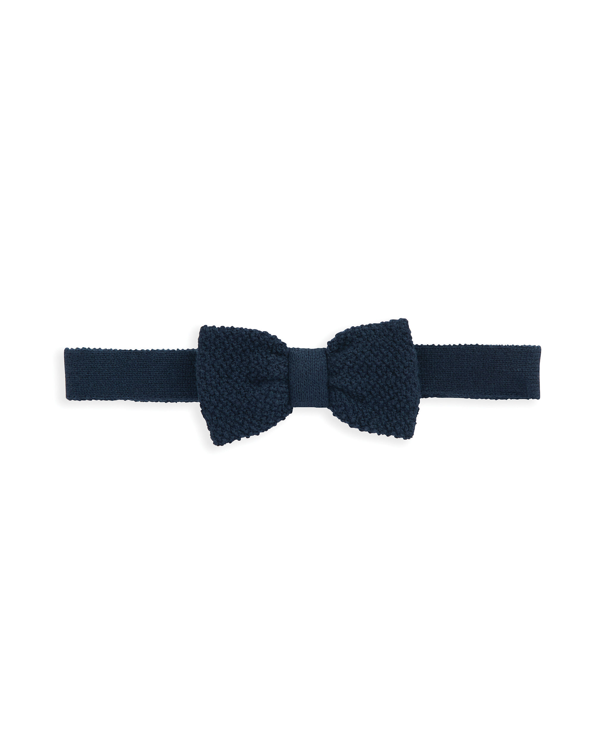 طقم لباس قطعة واحدة وربطة عنق فراشة وحمالات وبنطال image number 4