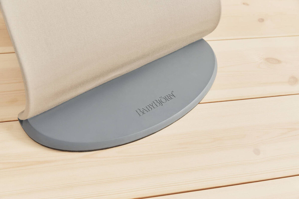 كرسي هزاز بالانس سوفت قطن من بيبي بيورن - كاكي/بيج image number 5