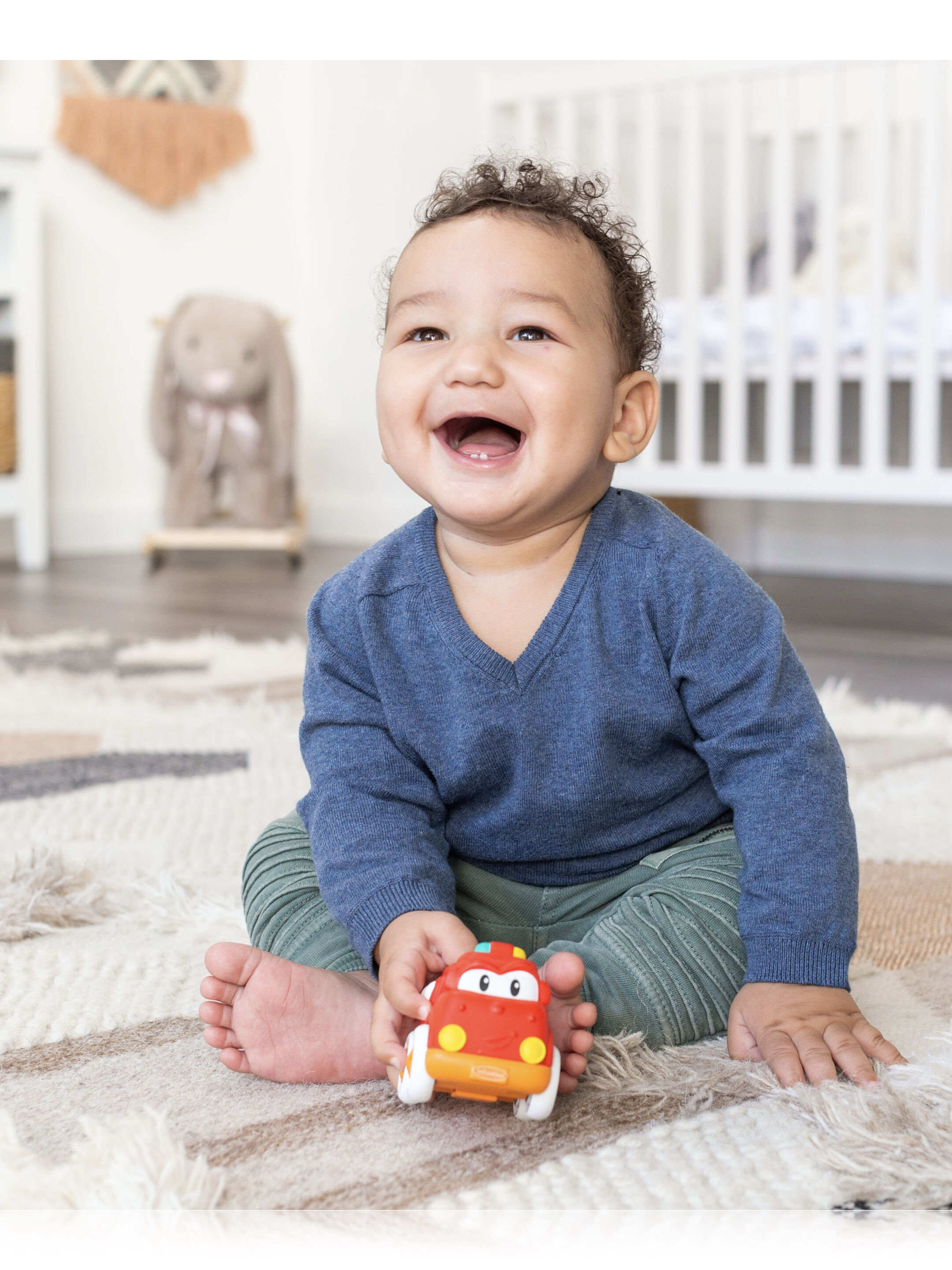 لعبة سيارة إطفاء جريب اند رول بعجلات لينة من إنفانتينو image number 2