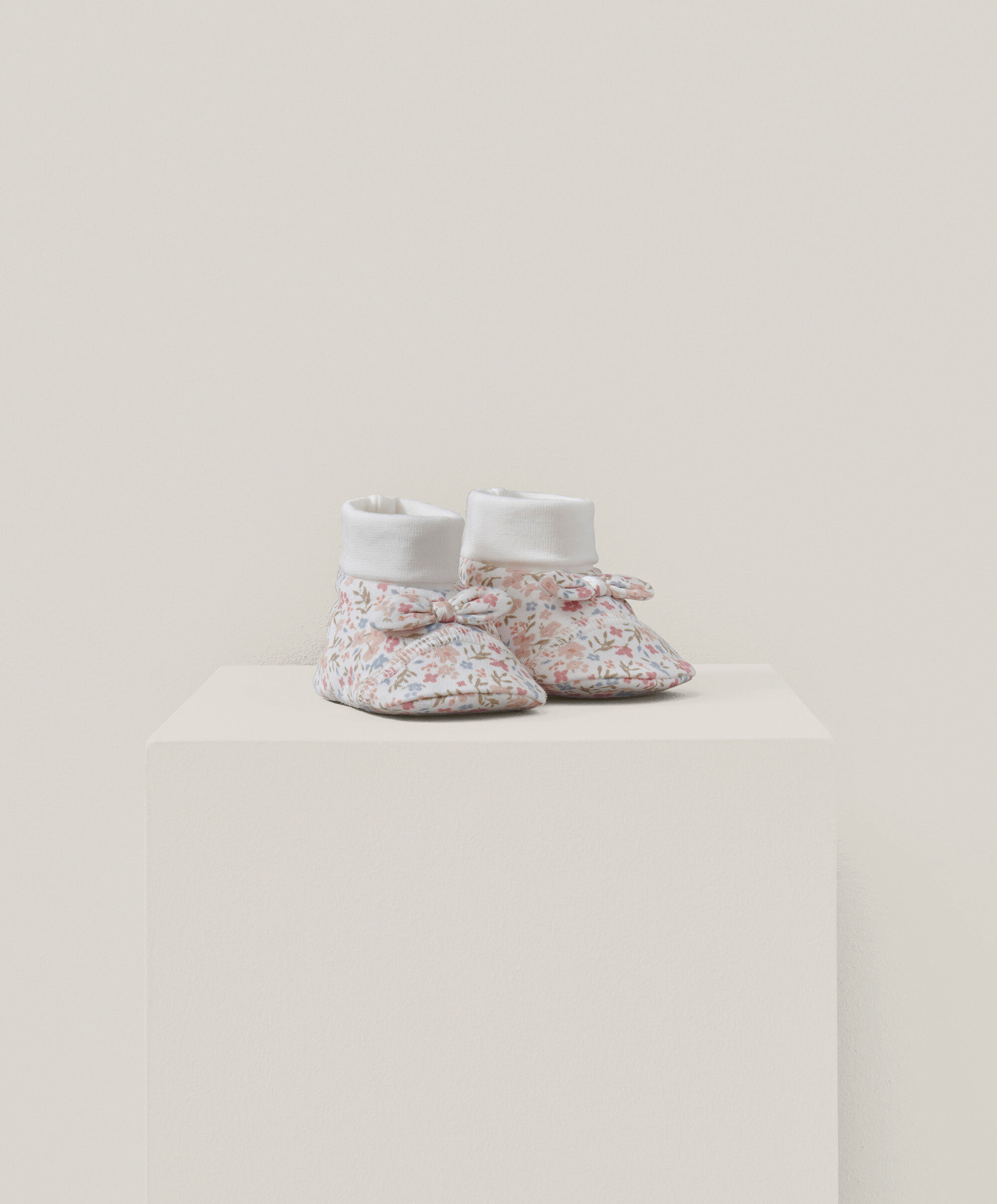 جوارب بنقشة زهور image number 1