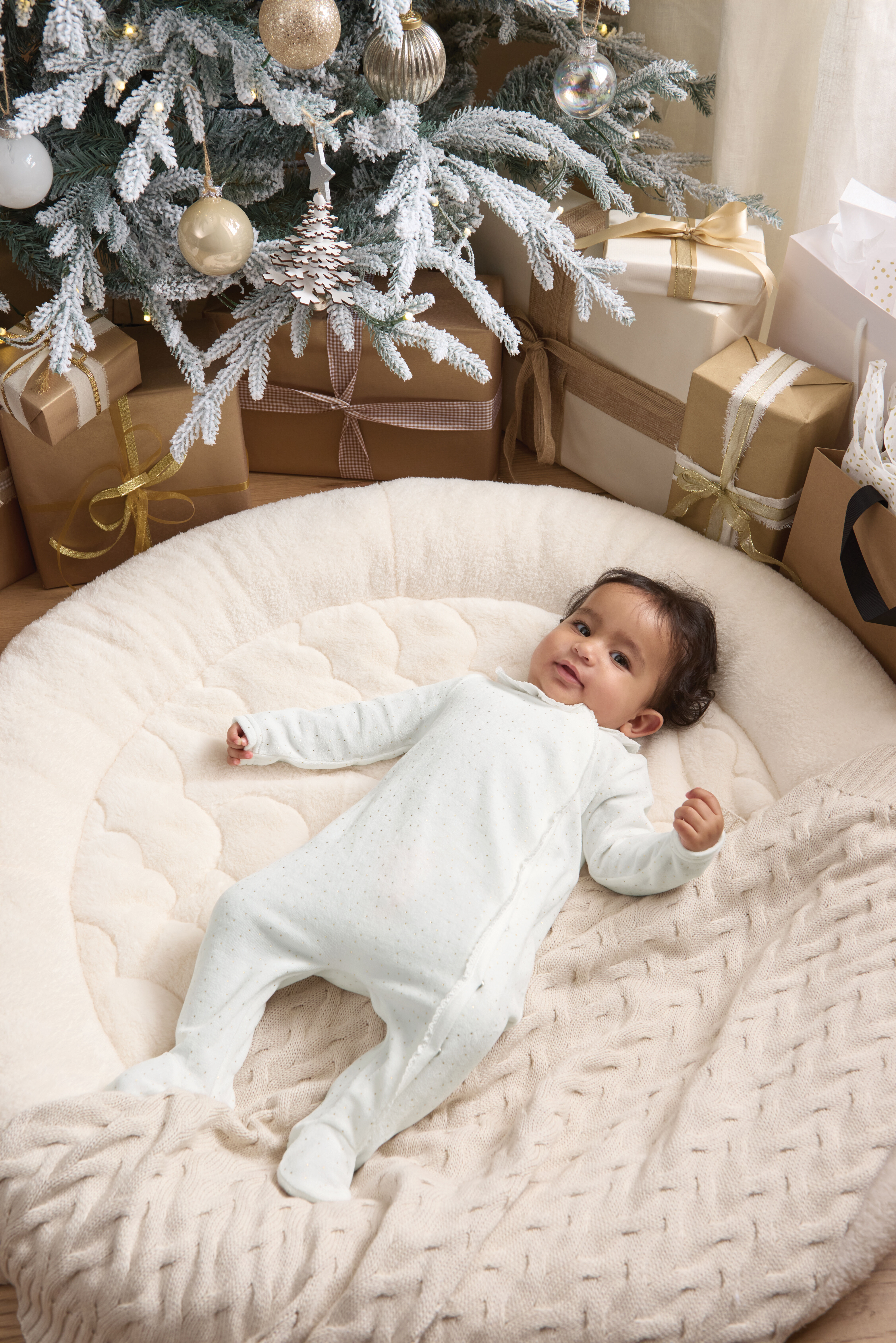 لباس الكل في واحد مخمل بنقشة نقاط ذهبية image number 4