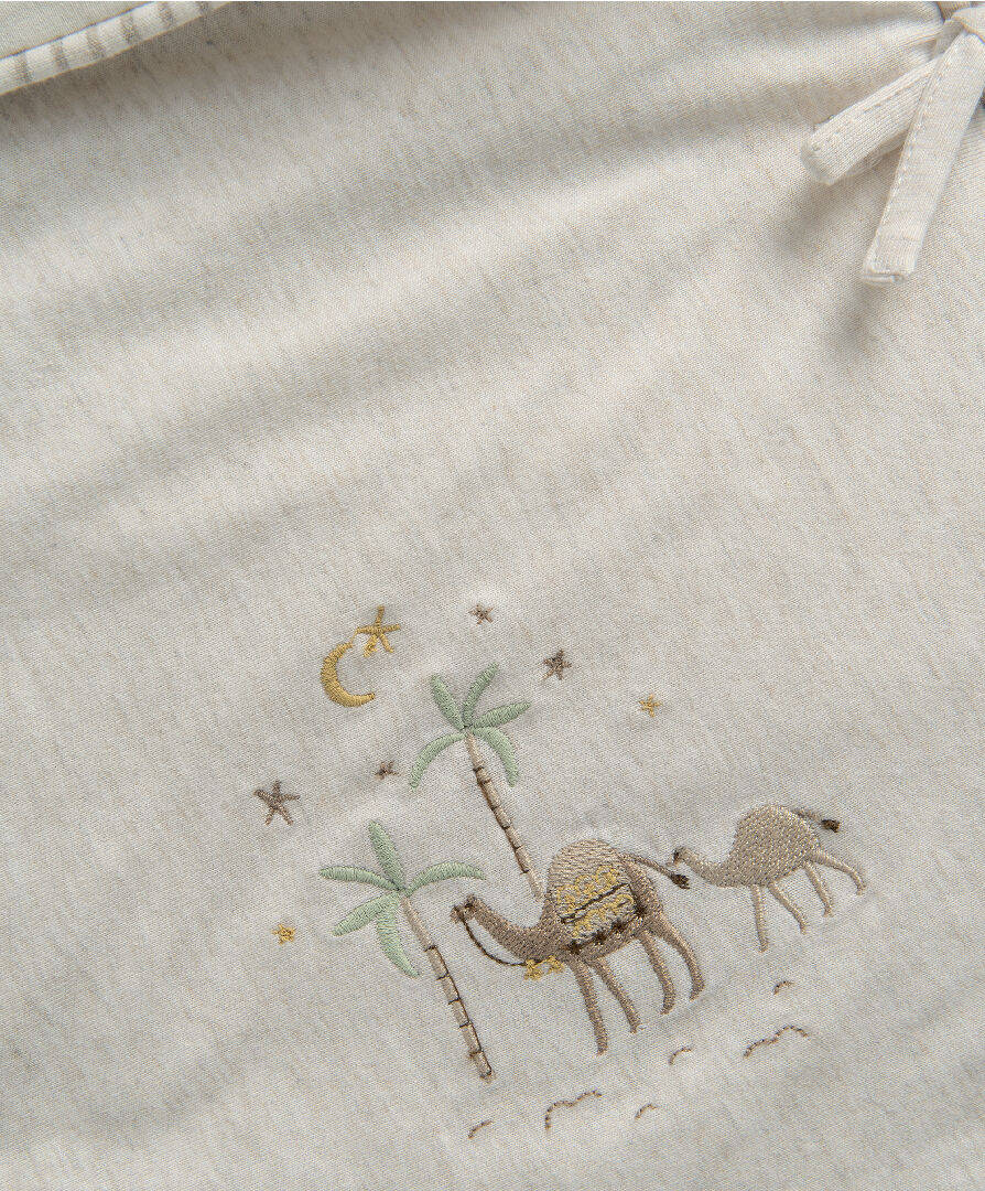 بطانية سناغل مي بتطريز جمل - محايد image number 2