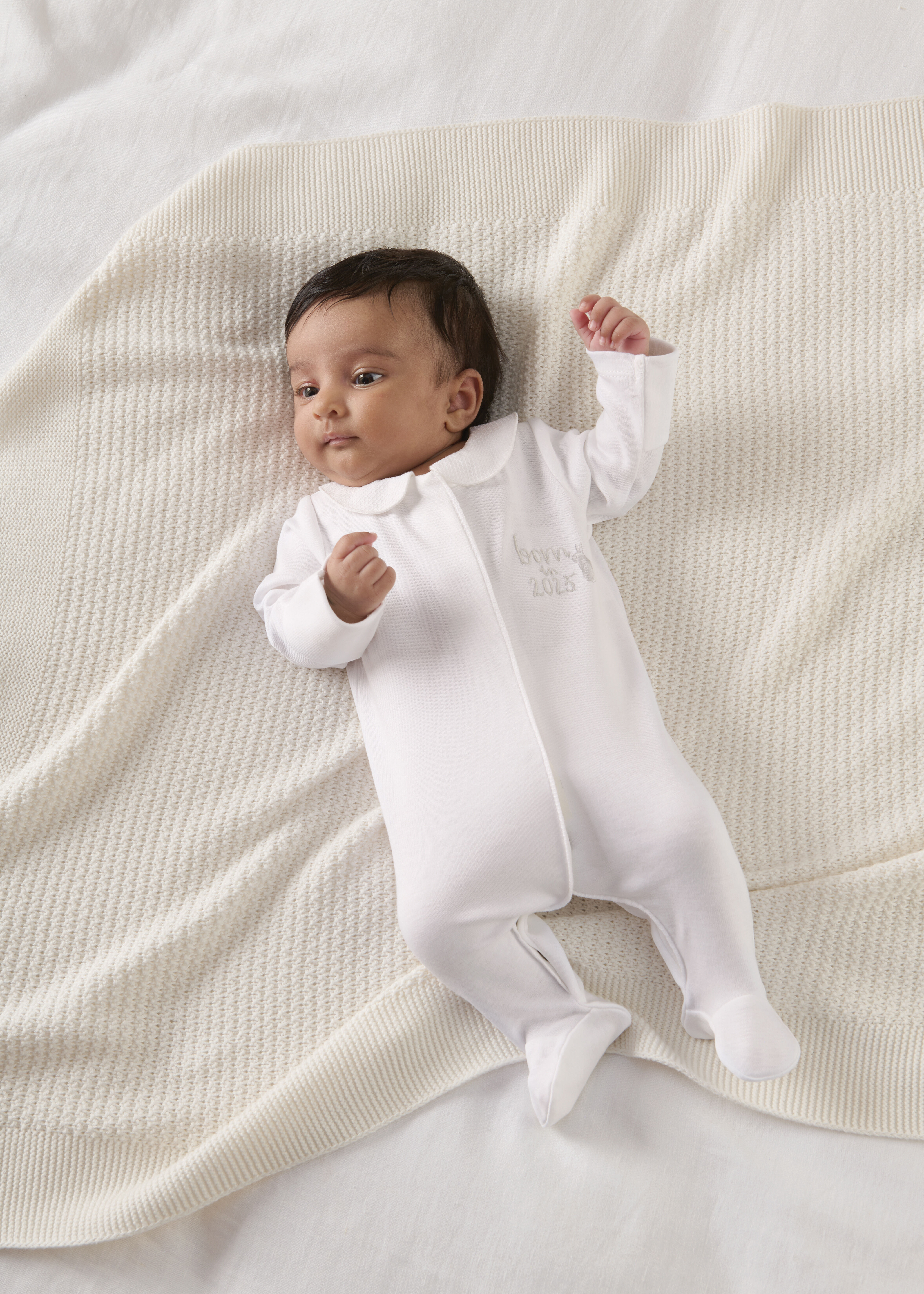 بيجاما قطعة واحدة بتطريز Born in 2025 image number 9