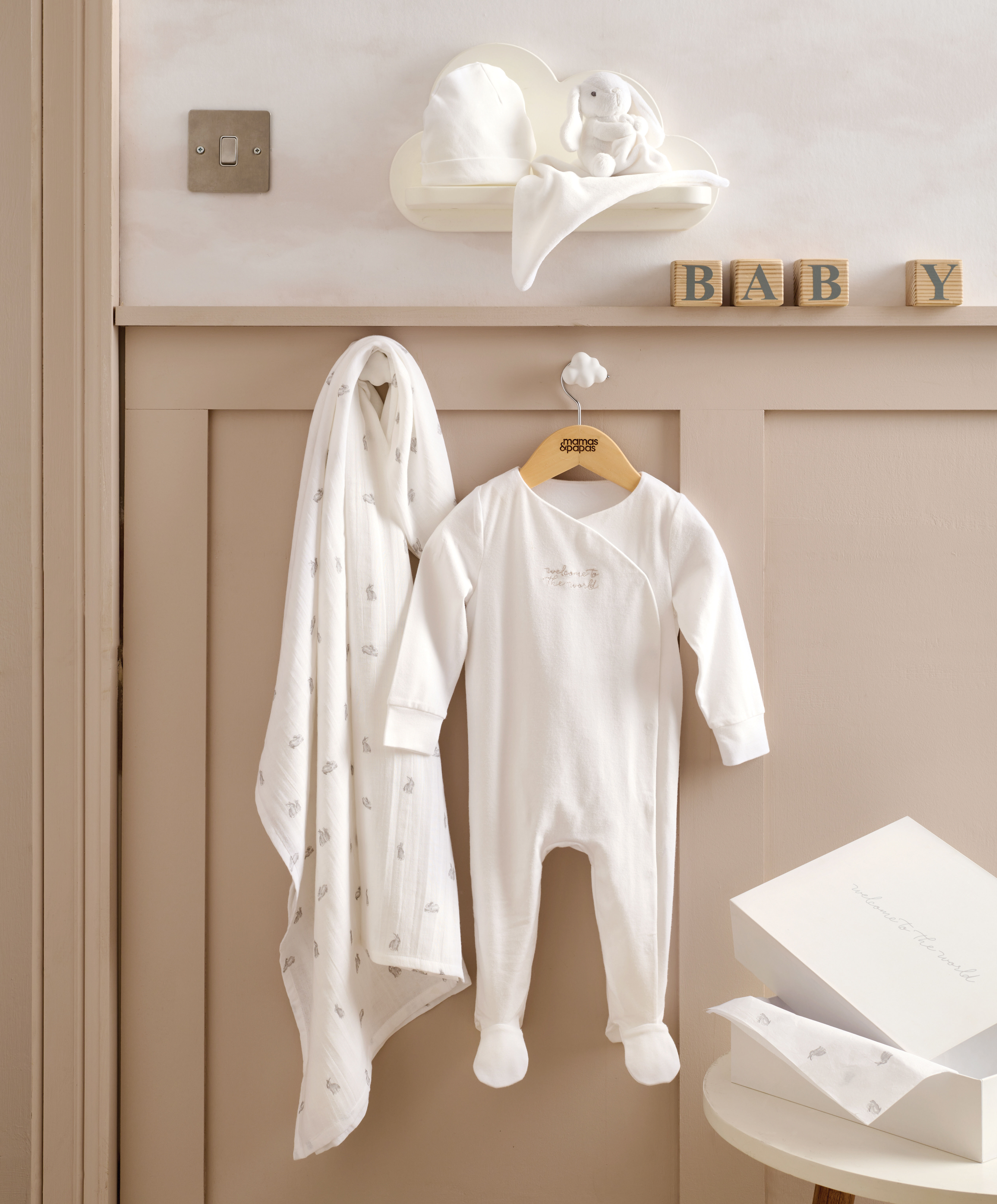 مجموعة هدايا ويلكم تو ذا وورلد للمواليد الجدد &ndash; يوني سكس image number 1