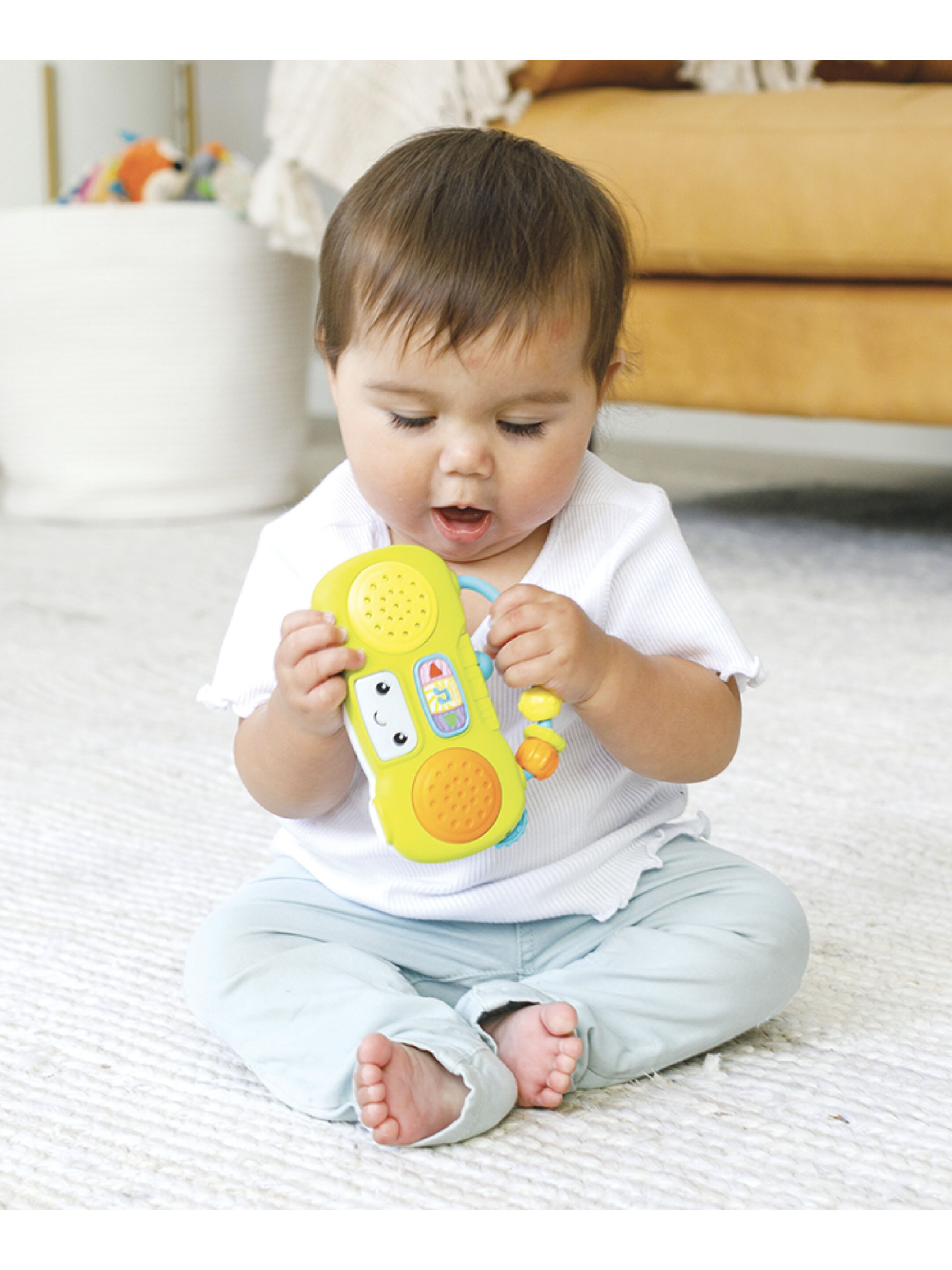 لعبة مشغل موسيقى مضيء صغير من إنفانتينو image number 2