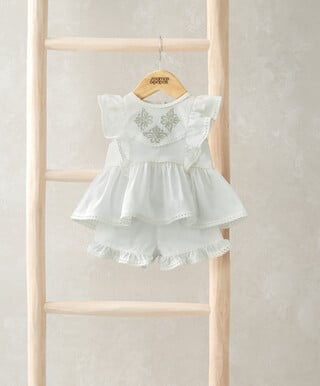 طقم بلوزة وشورت بكشكش وتطريزات - قطعتان طقم بلوزة وشورت بكشكش وتطريزات - قطعتان